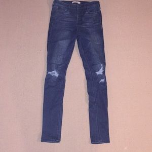Hollister size 3 high rise ripped skinny jeans!